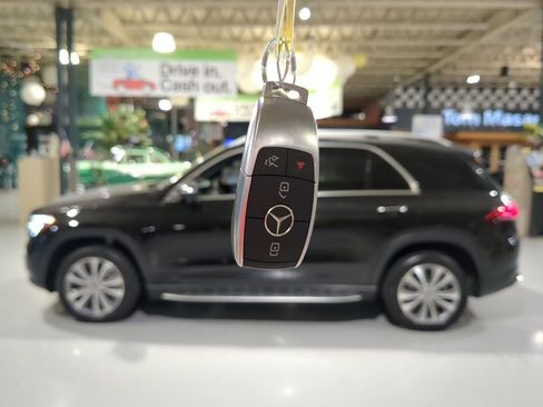 Used 2023 Mercedes-Benz GLE 450 4MATIC image 4