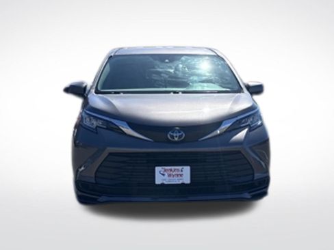 Used 2023 Toyota Sienna LE FWD image 8