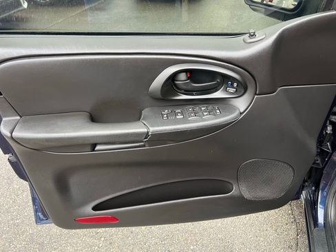 Used 2009 Chevrolet TrailBlazer SS w/ Sun And 6-Disc Cd Package image 13