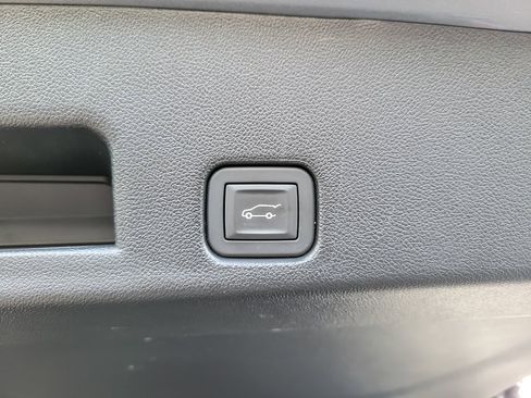 Used 2025 GMC Acadia Elevation image 19