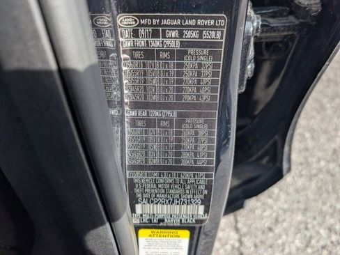 Used 2018 Land Rover Discovery Sport SE image 29