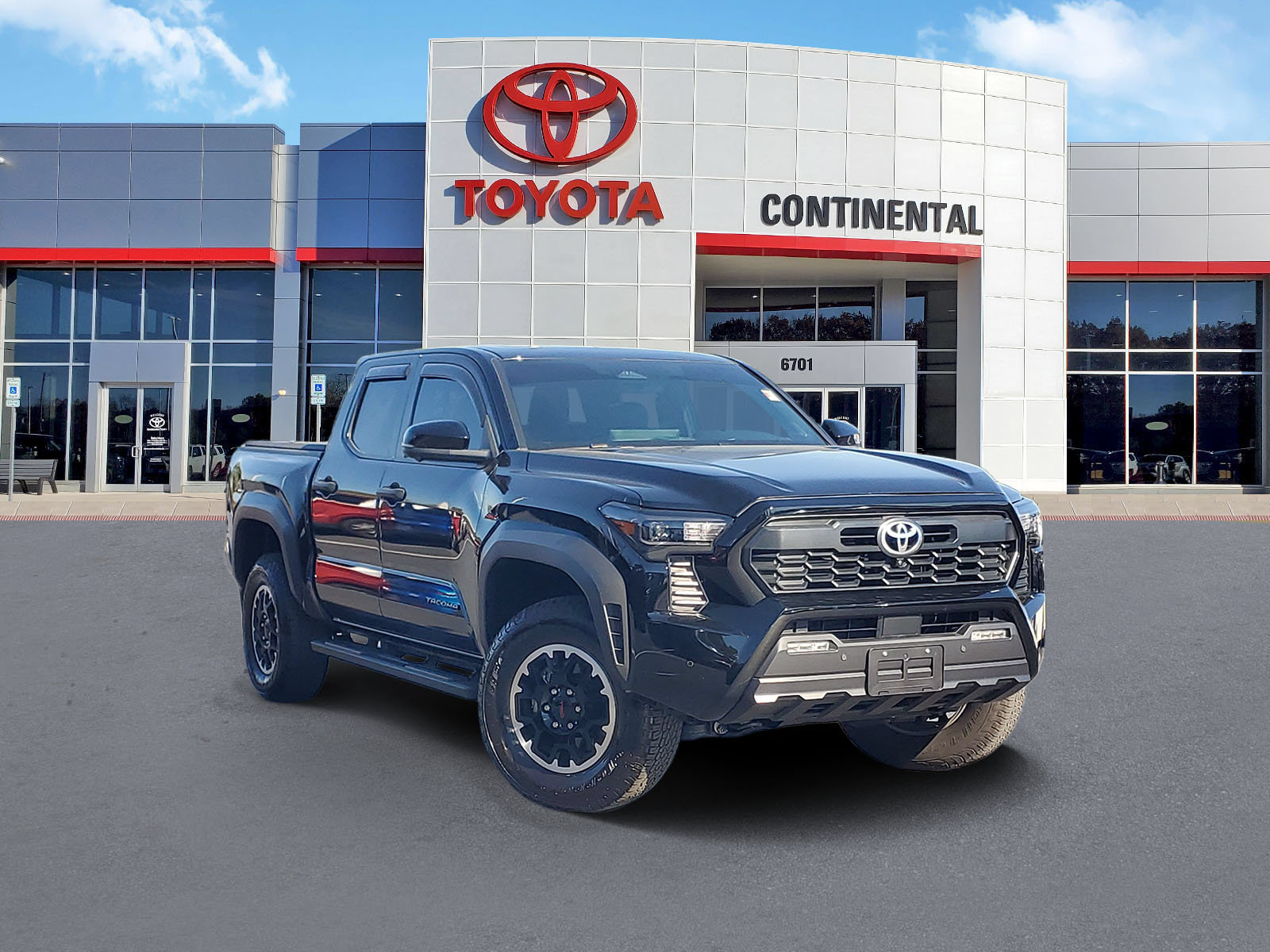 Used 2024 Toyota Tacoma TRD Off-Road w/ TRD Off Road Premium Package AWD/4WD image 2