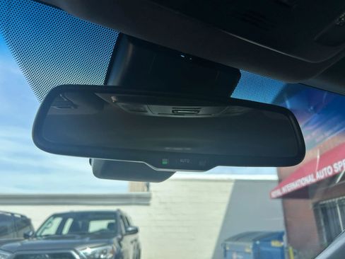 Used 2021 Toyota Avalon XLE image 21