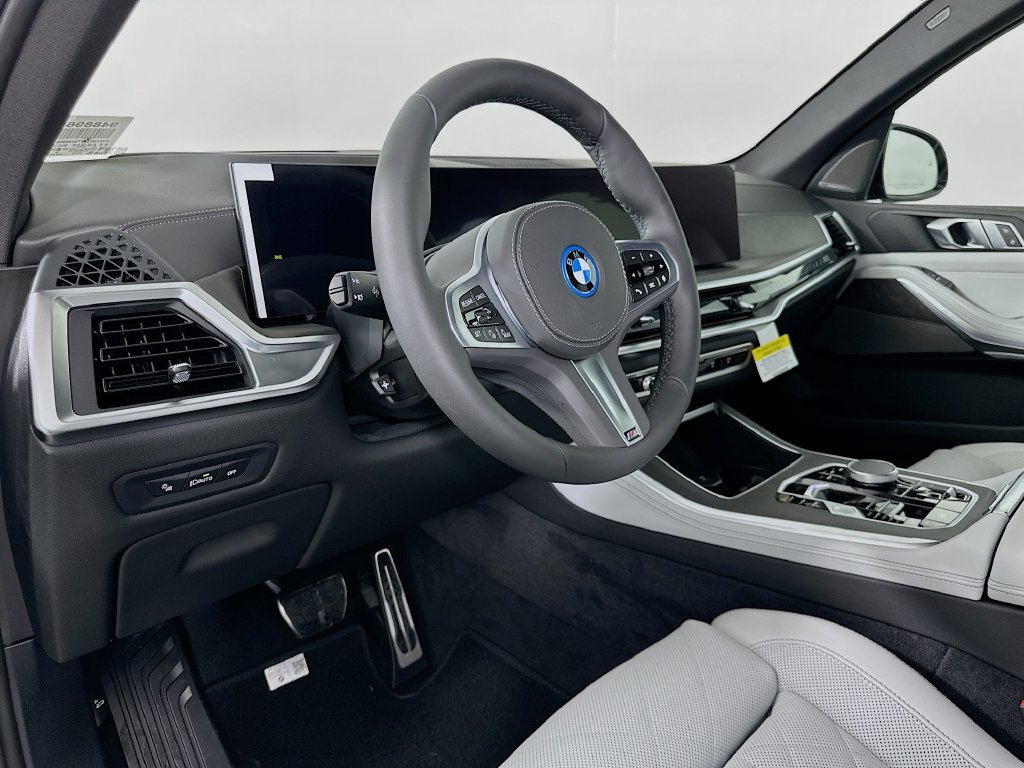 Used 2026 BMW X5 xDrive50e w/ M Sport Package AWD/4WD image 9