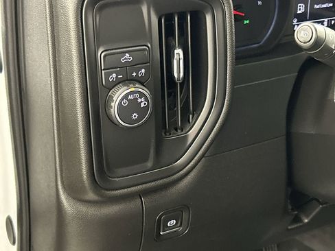 Used 2024 Chevrolet Silverado 1500 Custom image 12