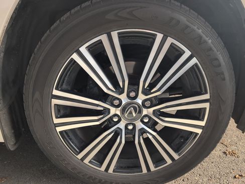 Used 2024 Lexus LX 600 4WD w/ Appearance Package image 3