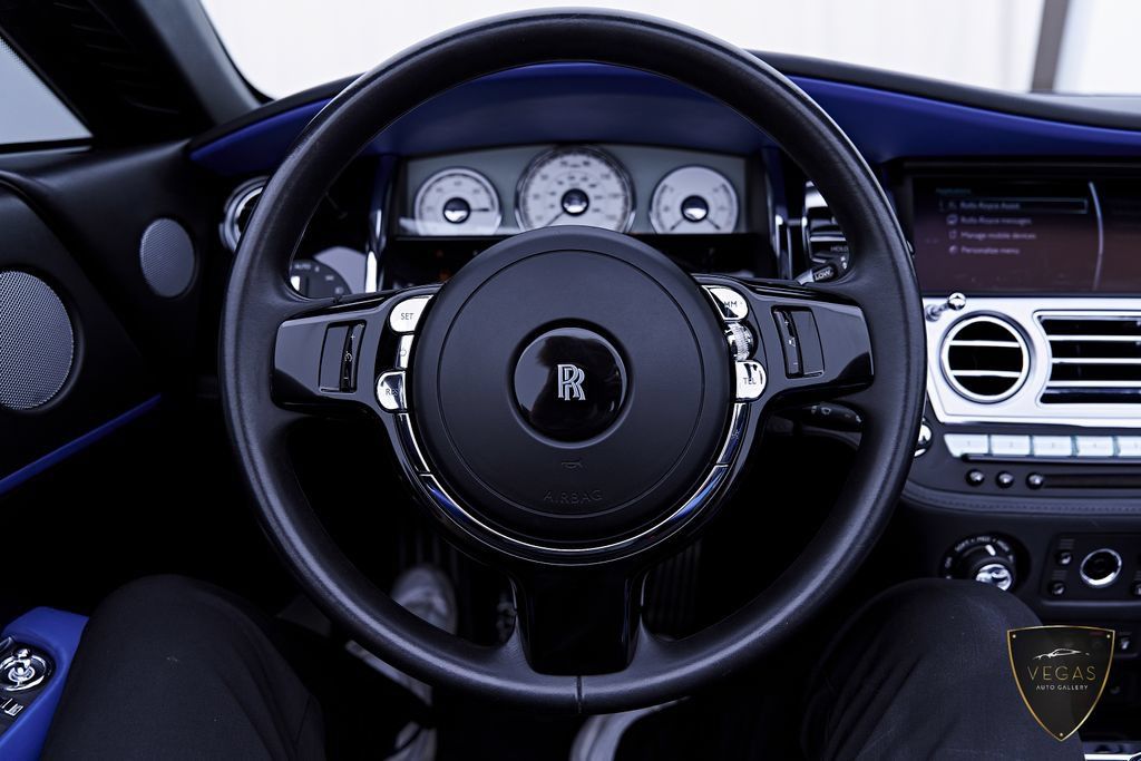 Used 2019 Rolls-Royce Dawn RWD image 66