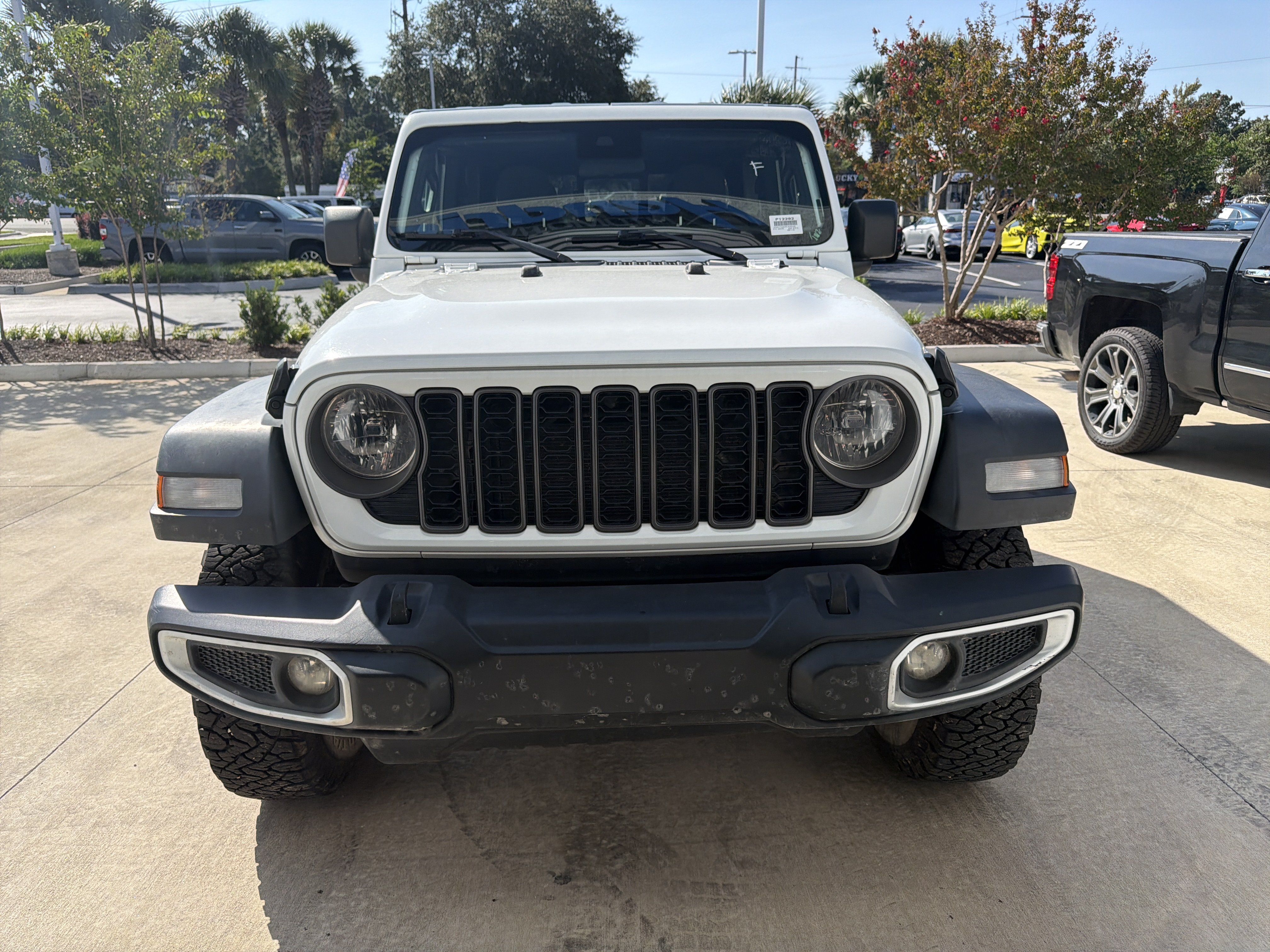 Used 2025 Jeep Gladiator Sport AWD/4WD image 3