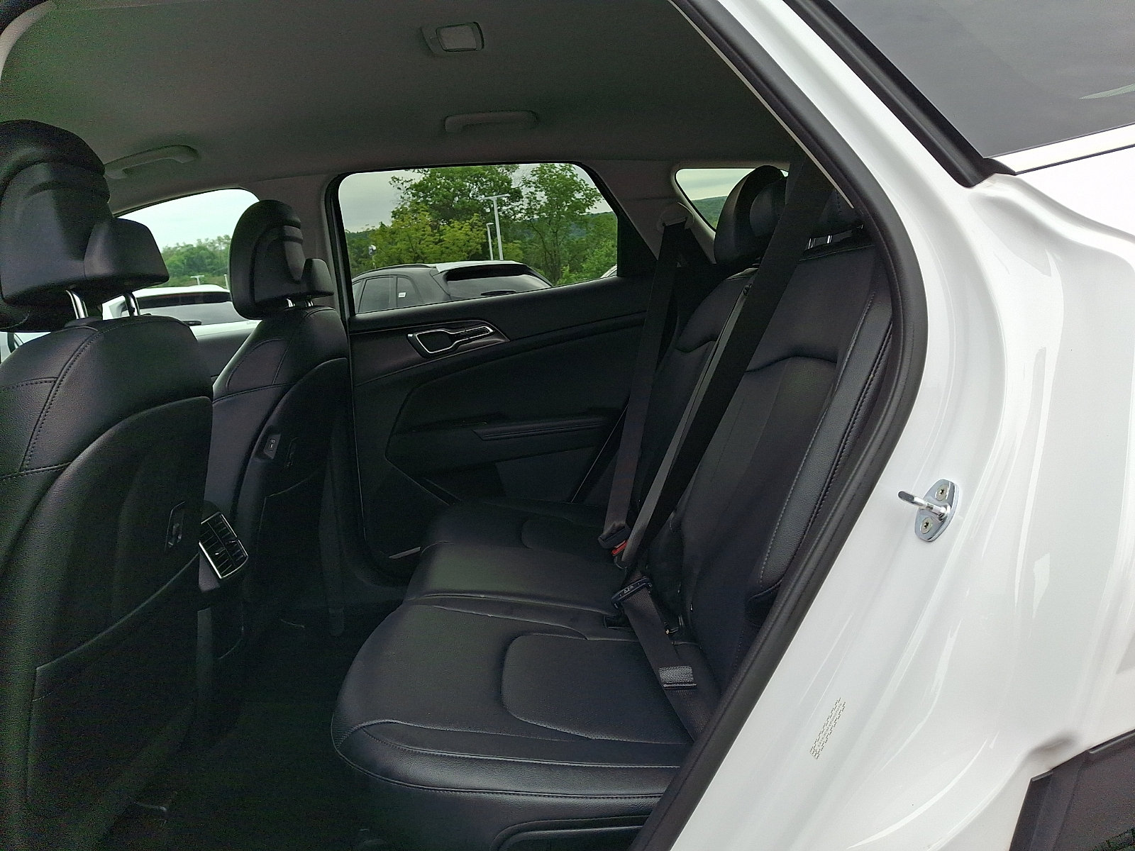 Used 2023 Kia Sportage EX AWD/4WD image 11