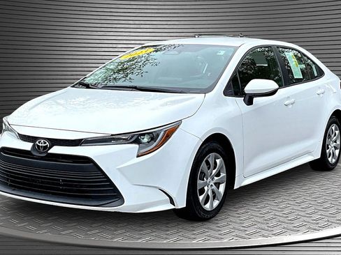 Used 2023 Toyota Corolla LE FWD image 3