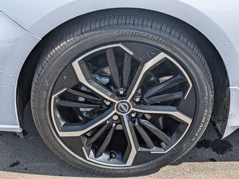 Certified 2023 Nissan Altima 2.5 SR w/ SR Premium Package FWD image 9