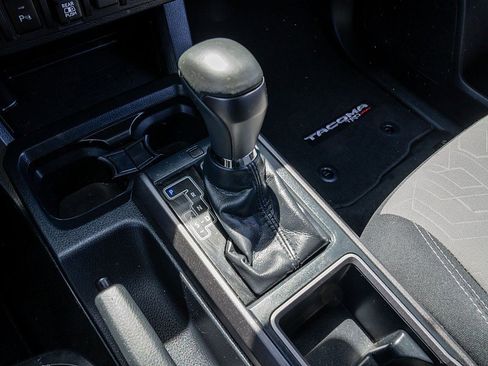 Used 2020 Toyota Tacoma TRD Sport w/ Technology Package image 27