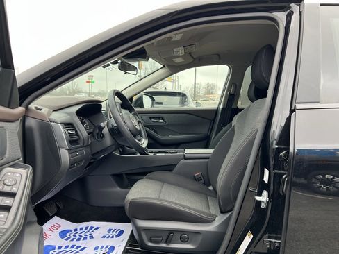 Used 2023 Nissan Rogue SV image 8