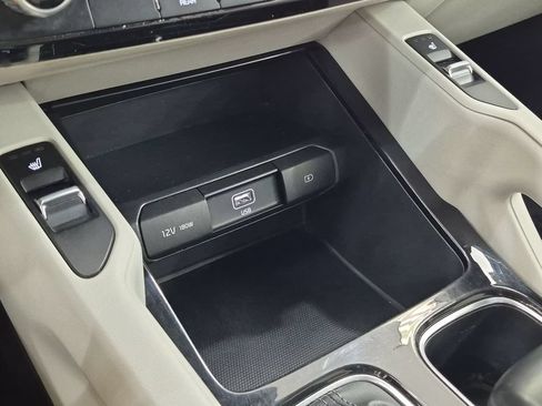 Used 2020 Kia Telluride S w/ S 8 Passenger Seating Package FWD image 25