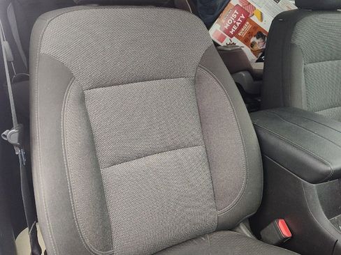 Used 2023 Chevrolet Traverse LT image 12