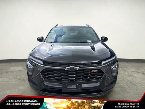 Used 2025 Chevrolet Trax RS w/ Sunroof Package FWD image 9