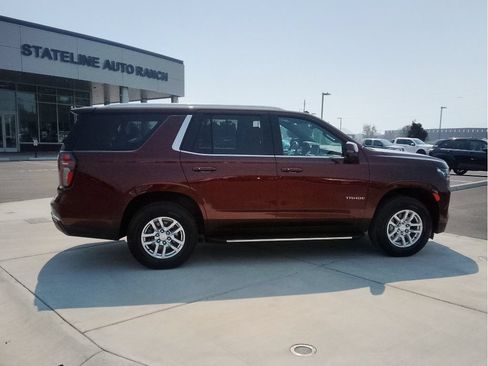 Used 2022 Chevrolet Tahoe LT w/ Luxury Package AWD/4WD image 2