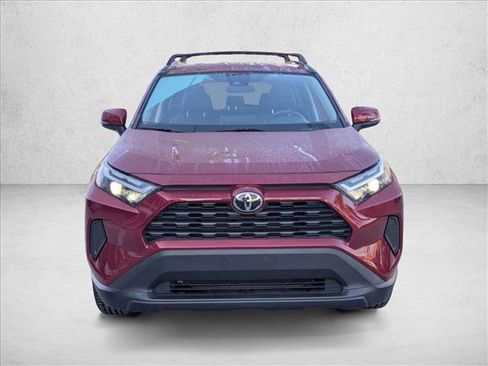 Used 2022 Toyota RAV4 XLE image 2