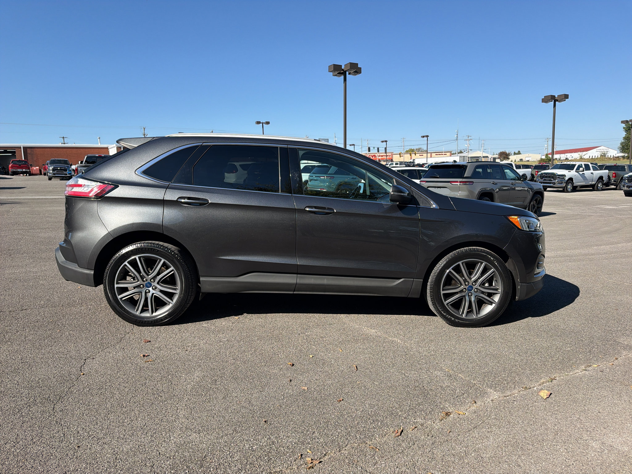 Used 2020 Ford Edge Titanium FWD image 4