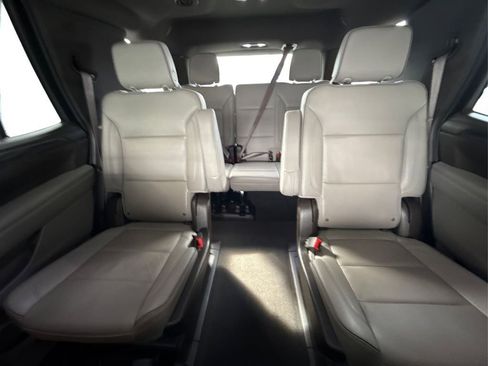 Used 2023 GMC Yukon SLT image 44