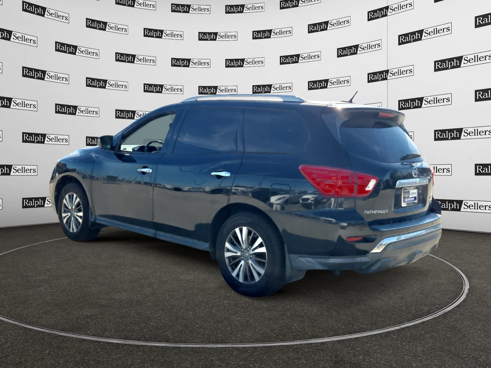 Used 2018 Nissan Pathfinder SL w/ Cargo Package AWD/4WD image 4