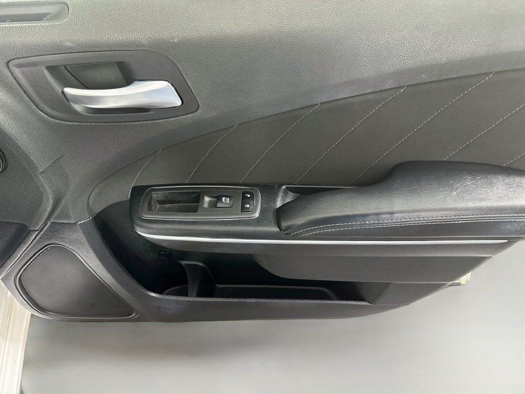 Used 2022 Dodge Charger SXT RWD image 28