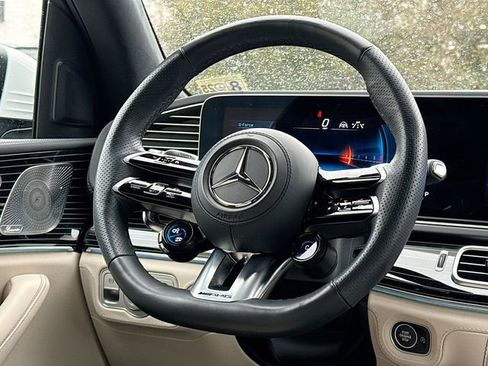 Used 2025 Mercedes-Benz GLS 63 AMG 4MATIC image 21