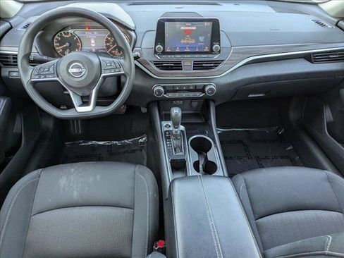 Used 2024 Nissan Altima 2.5 SV FWD image 16