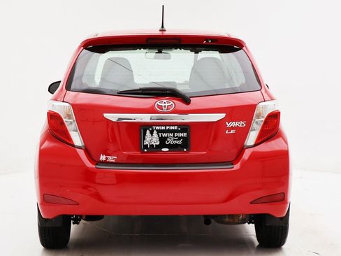 Used 2012 Toyota Yaris L image 7