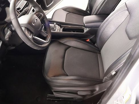 Used 2025 Jeep Compass Latitude image 10