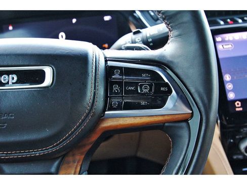 Used 2022 Jeep Grand Cherokee Summit AWD/4WD image 19