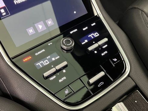 Used 2023 Porsche Panamera image 34