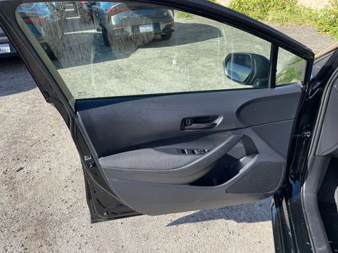 Used 2025 Toyota Corolla LE image 18