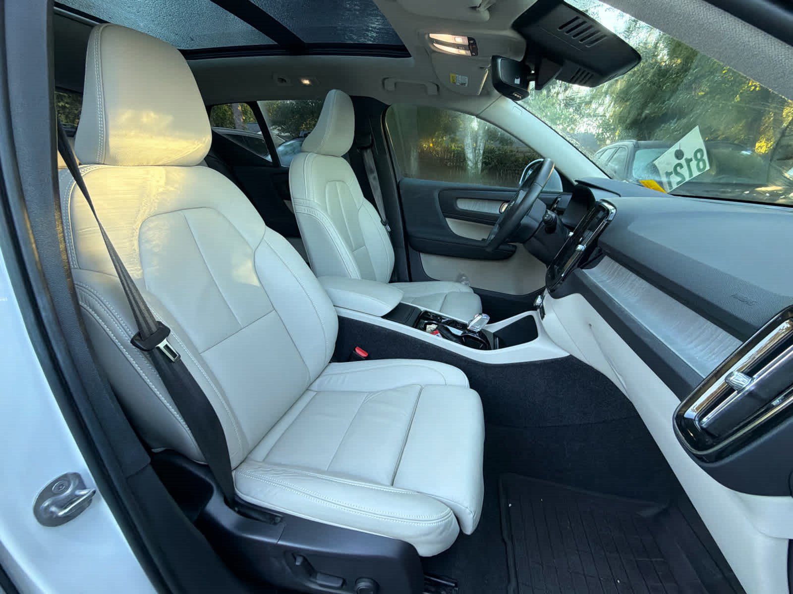 Used 2024 Volvo XC40 B5 Plus w/ Protection Package Premier AWD/4WD image 20