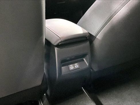 Used 2025 Toyota Corolla SE image 30