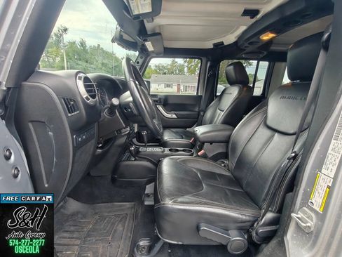 Used 2013 Jeep Wrangler Unlimited Rubicon w/ Dual Top Group AWD/4WD image 16