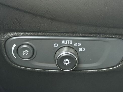 Used 2022 Chevrolet Equinox LT w/ Driver Convenience Package image 33