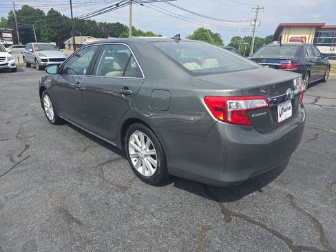 Used 2013 Toyota Camry XLE w/ Leather Pkg FWD image 8