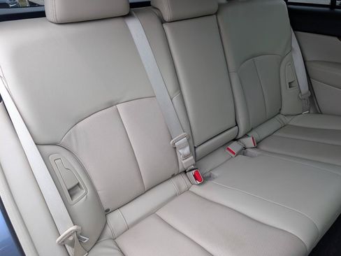 Used 2014 Subaru Outback 2.5i Limited w/ Moonroof Package AWD/4WD image 16
