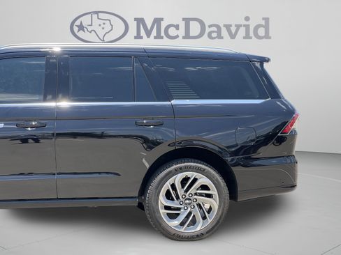 Used 2025 Lincoln Navigator Reserve AWD/4WD image 31