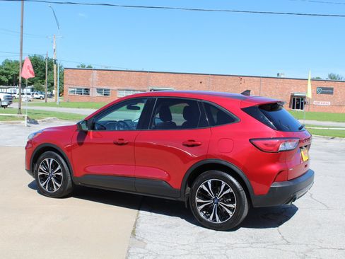 Used 2022 Ford Escape SE w/ SE Sport Appearance Package AWD/4WD image 8