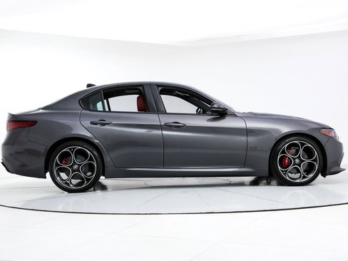 Used 2023 Alfa Romeo Giulia Veloce RWD image 6