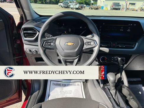 Used 2025 Chevrolet TrailBlazer LT AWD/4WD image 13