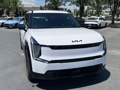 Used 2026 Kia EV9 Land w/ Nightfall Edition Package AWD/4WD image 4