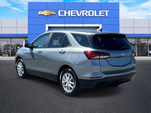 Used 2023 Chevrolet Equinox LS w/ LS Convenience Package image 5