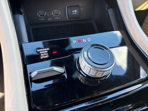 Certified 2023 Jeep Grand Cherokee Limited w/ Luxury Tech Group II image 10