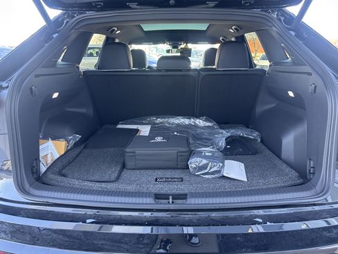 New 2026 Volkswagen Atlas Cross Sport SEL Premium R-Line image 30