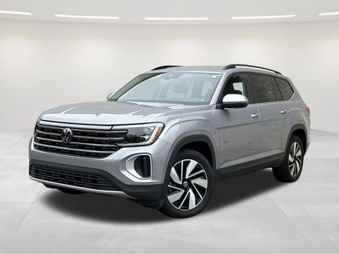 Used 2024 Volkswagen Atlas SE image 2