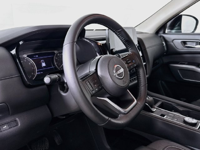 Used 2025 Nissan Pathfinder SL AWD/4WD image 11