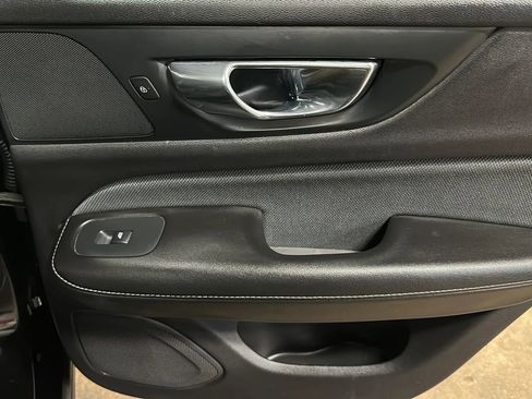 Used 2019 Volvo S60 T8 R-Design image 16